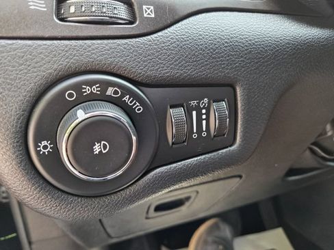 Used 2020 Jeep Cherokee Trailhawk w/ Cold Weather Group AWD/4WD image 20