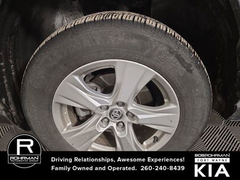 Used 2021 Toyota RAV4 XLE image 11