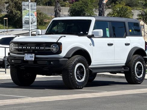 New 2026 Ford Bronco Outer Banks w/ Sasquatch Package image 7