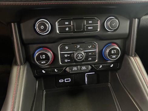 Used 2024 Chevrolet Suburban RST w/ Luxury Package AWD/4WD image 16