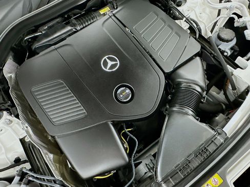 Used 2025 Mercedes-Benz GLC 300 4MATIC image 30