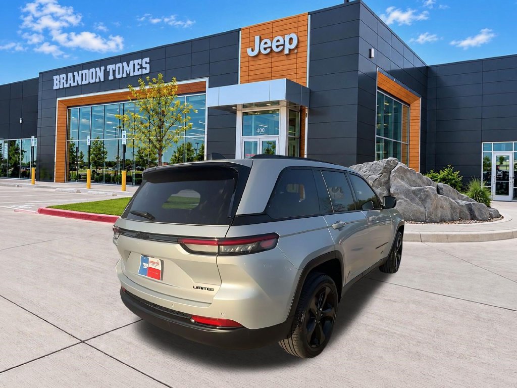 Used 2025 Jeep Grand Cherokee Limited w/ Black Appearance Package RWD image 4