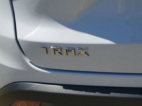 Used 2025 Chevrolet Trax LT FWD image 8