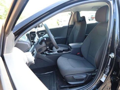 Used 2025 Kia K4 FWD image 8