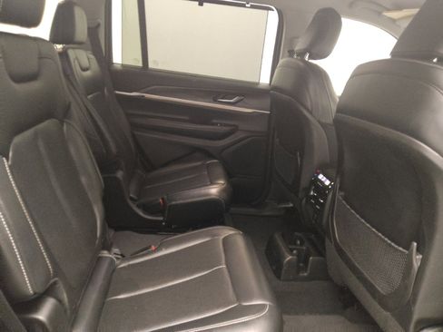 Used 2023 Jeep Grand Cherokee L Limited w/ Luxury Tech Group II image 19