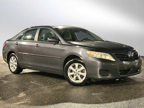 Used 2011 Toyota Camry LE image 1