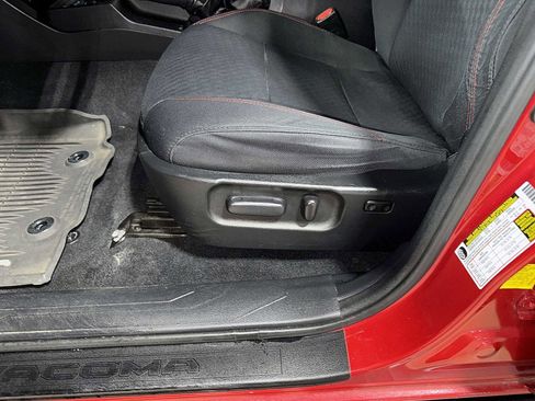 Certified 2020 Toyota Tacoma SR5 image 23