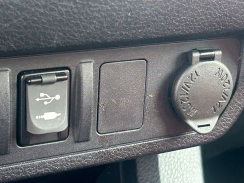Used 2019 Toyota Tacoma SR5 AWD/4WD image 17