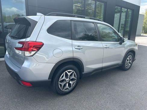 Used 2019 Subaru Forester Premium AWD/4WD image 5