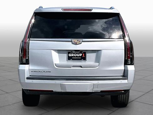 Used 2019 Cadillac Escalade ESV Luxury AWD/4WD image 5