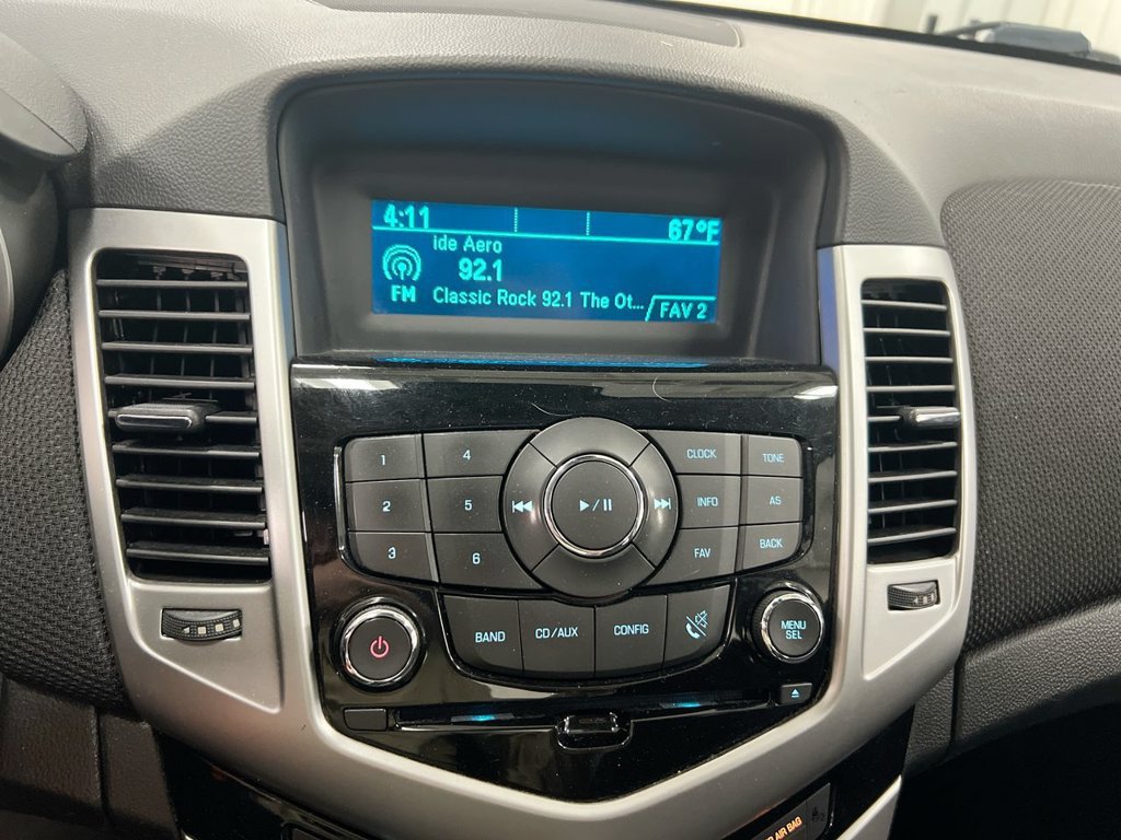 Used 2016 Chevrolet Cruze LT FWD image 14