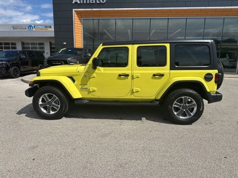 Used 2023 Jeep Wrangler Sahara w/ Cold Weather Group image 9