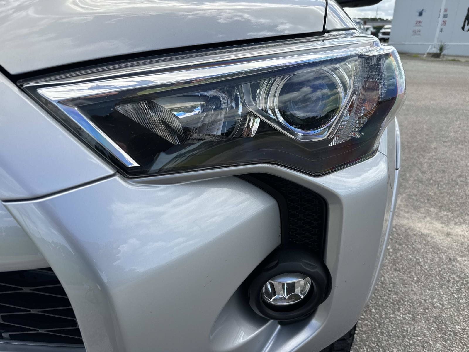 Used 2022 Toyota 4Runner SR5 Premium w/ Moonroof Package AWD/4WD image 10