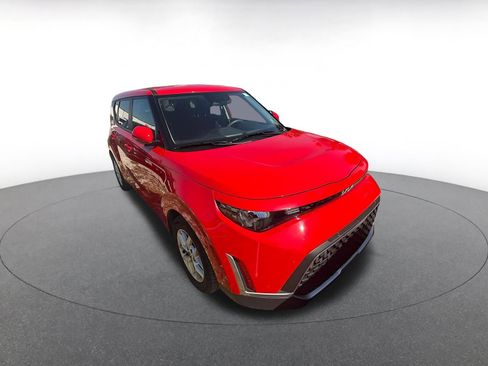 Used 2025 Kia Soul LX w/ LX Technology Package image 4