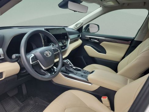 Used 2024 Toyota Highlander Platinum image 7