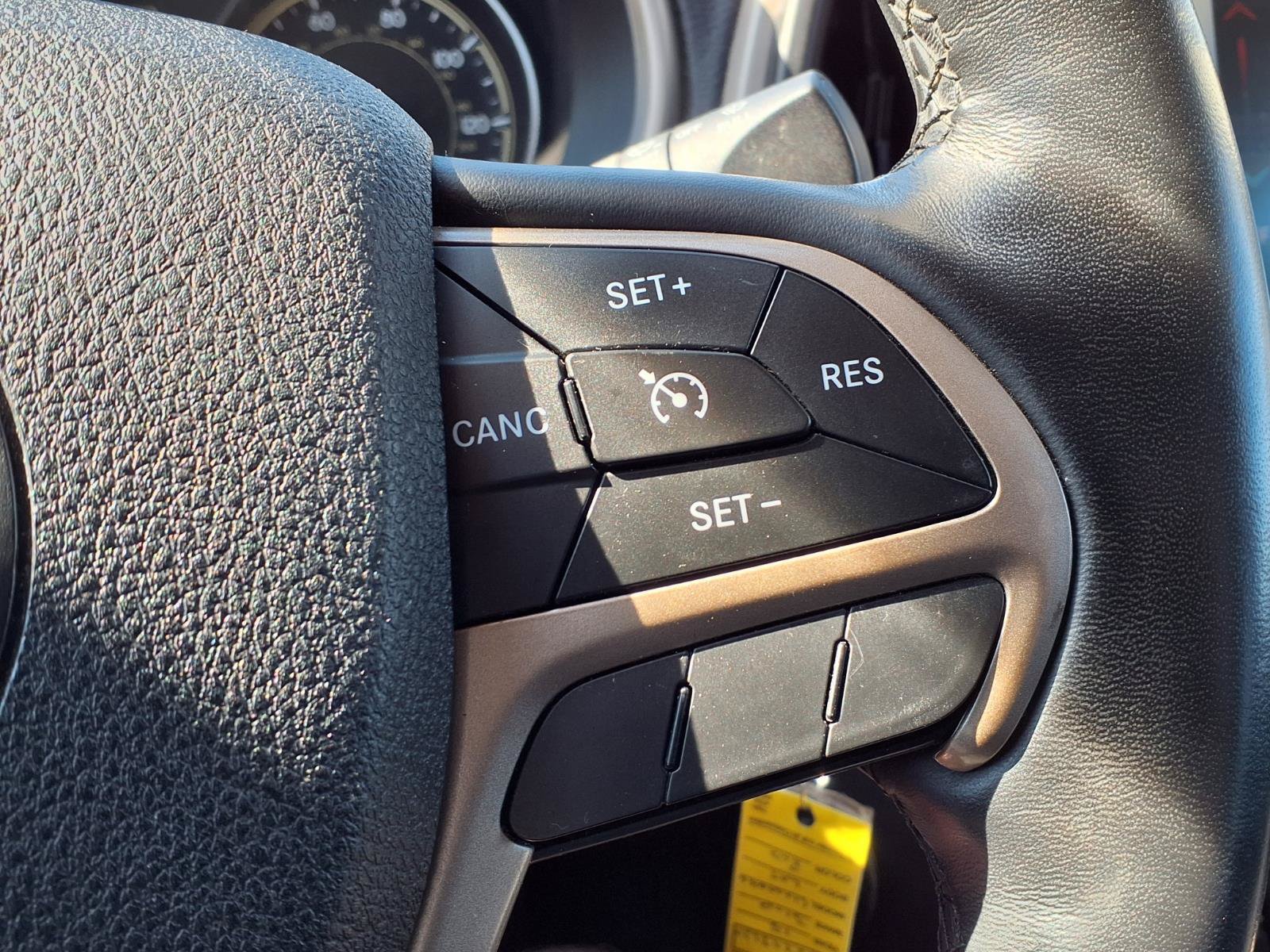 Used 2015 Jeep Cherokee Latitude w/ Cold Weather Group AWD/4WD image 27
