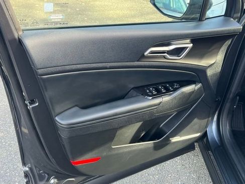 Used 2023 Kia Sportage EX image 8