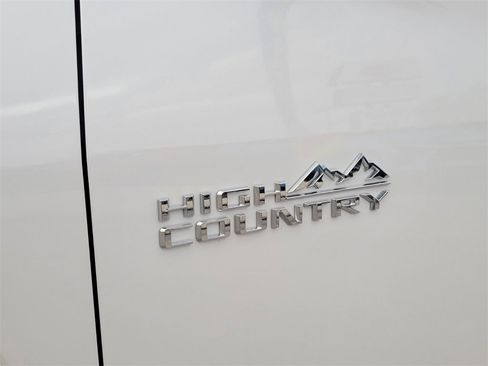 Used 2023 Chevrolet Traverse High Country image 15