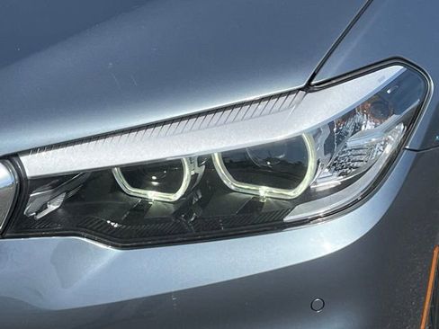 Used 2019 BMW 530i xDrive w/ Premium Package image 5