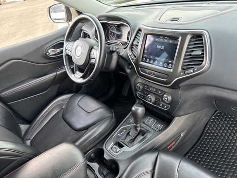 Used 2019 Jeep Cherokee Trailhawk w/ Cold Weather Group image 25