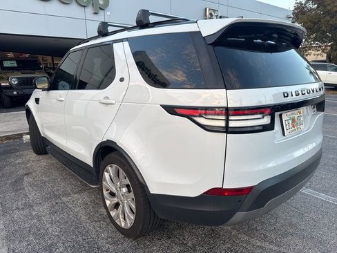 Used 2018 Land Rover Discovery SE image 4