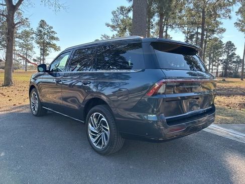 Certified 2025 Lincoln Navigator Reserve image 5