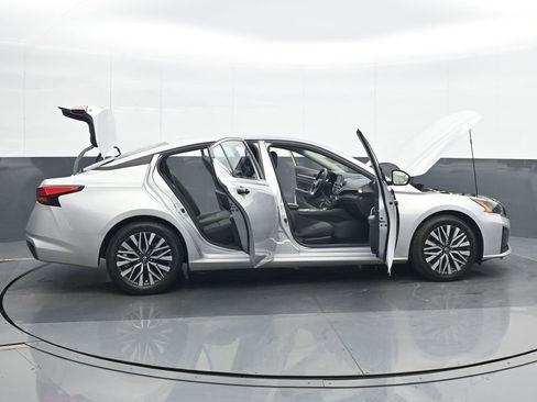 Used 2023 Nissan Altima 2.5 SV FWD image 25