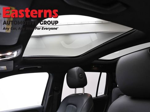 Used 2021 Mercedes-Benz GLB 250 4MATIC w/ Premium Package image 34