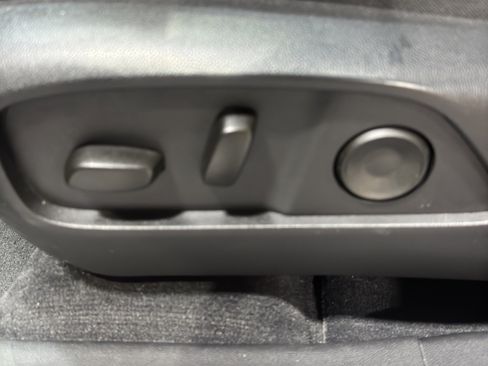 Used 2025 Chevrolet Equinox LT w/ Convenience Package II image 16