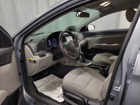 Used 2017 Hyundai Elantra SE FWD image 13