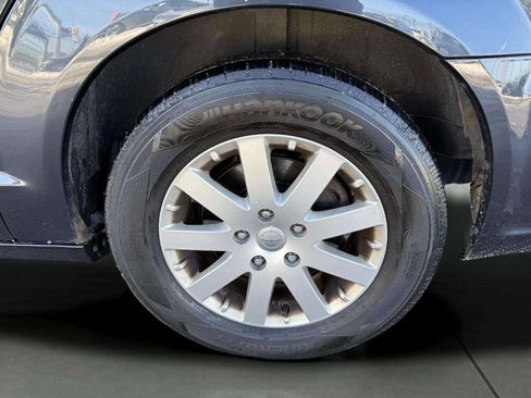 Used 2014 Chrysler Town & Country Touring image 23