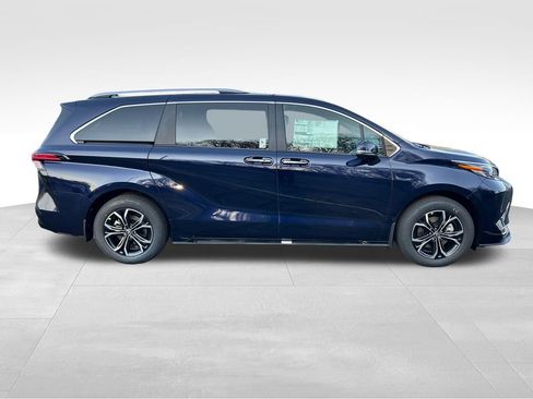 New 2026 Toyota Sienna Platinum AWD/4WD image 6