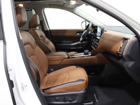 Used 2024 Nissan Pathfinder Platinum AWD/4WD image 28