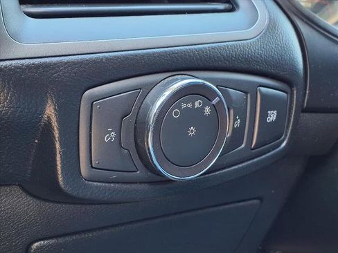 Used 2019 Ford Edge SE image 14