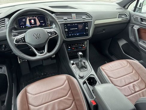 Certified 2024 Volkswagen Tiguan SEL R-Line AWD/4WD image 16