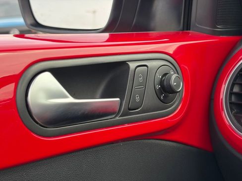 Used 2018 Volkswagen Beetle 2.0T S image 22