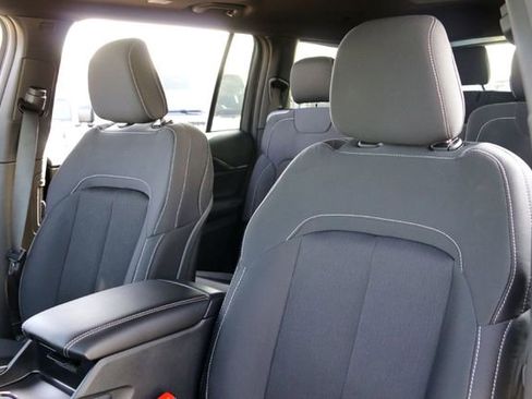 New 2025 Jeep Grand Cherokee L Laredo image 10