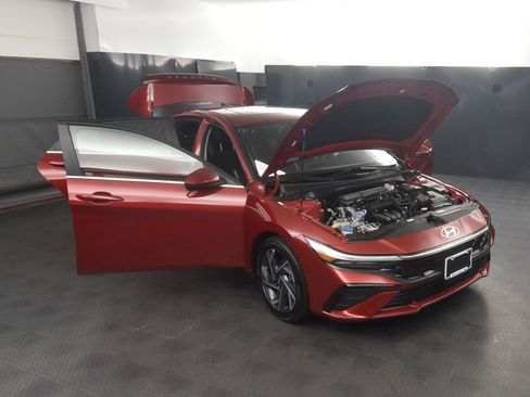 Used 2025 Hyundai Elantra SEL image 56