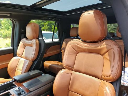 Used 2019 Lincoln Navigator Reserve AWD/4WD image 16
