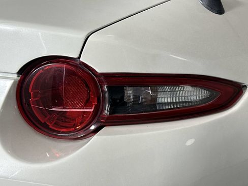 Used 2018 MAZDA MX-5 Miata Grand Touring RWD image 21