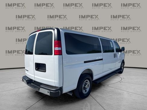 Used 2025 Chevrolet Express 3500 LT w/ LT Preferred Equipment Group RWD image 5
