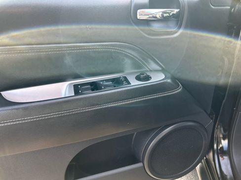 Used 2014 Jeep Compass Latitude w/ Sun/Sound Group image 10