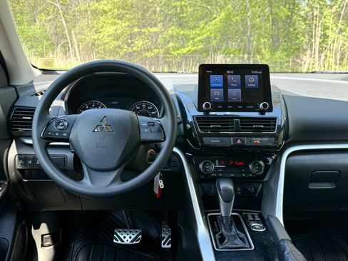 Used 2022 Mitsubishi Eclipse Cross LE AWD/4WD image 22