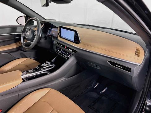 Certified 2023 Hyundai Sonata Limited w/ Preferred Accessory Package FWD image 30