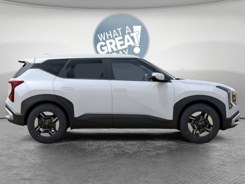 New 2027 Kia Seltos LX FWD image 7