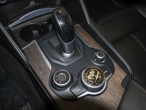 Used 2019 Alfa Romeo Giulia Ti AWD/4WD image 34