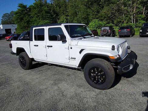 New 2023 Jeep Gladiator Sport image 2