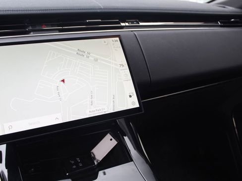 Used 2025 Land Rover Range Rover Sport SE image 15