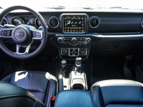 Used 2023 Jeep Wrangler Unlimited Sahara w/ Cold Weather Group AWD/4WD image 10