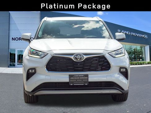 Used 2022 Toyota Highlander Platinum image 2